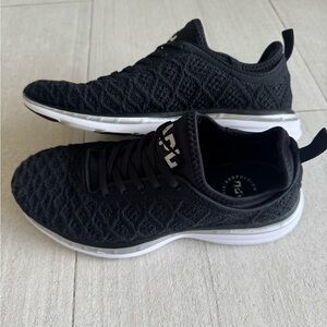 Women's APL Techloom Phantom Sneaker Black Size 7